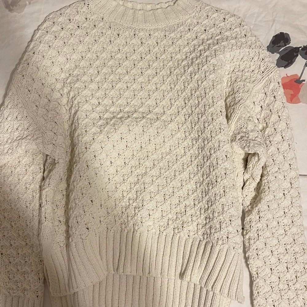 Sweaters - Picture 4 of 4